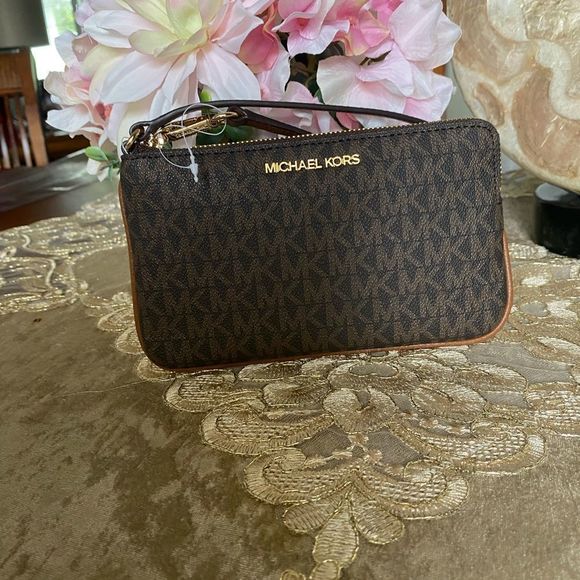 Michael Kors wristlet - Picture 7 of 12